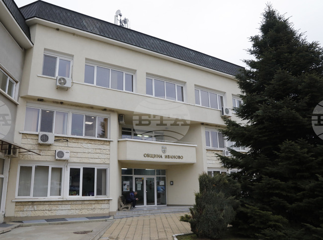 Жителите на Иваново, Русенско, празнуват днес именния ден на селото с чаша вино и празнично хоро