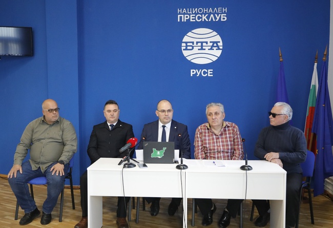 Пресконференция на депутата от партия "Възраждане" адв. Златан Златанов и общински съветници от политическата формация в Русе