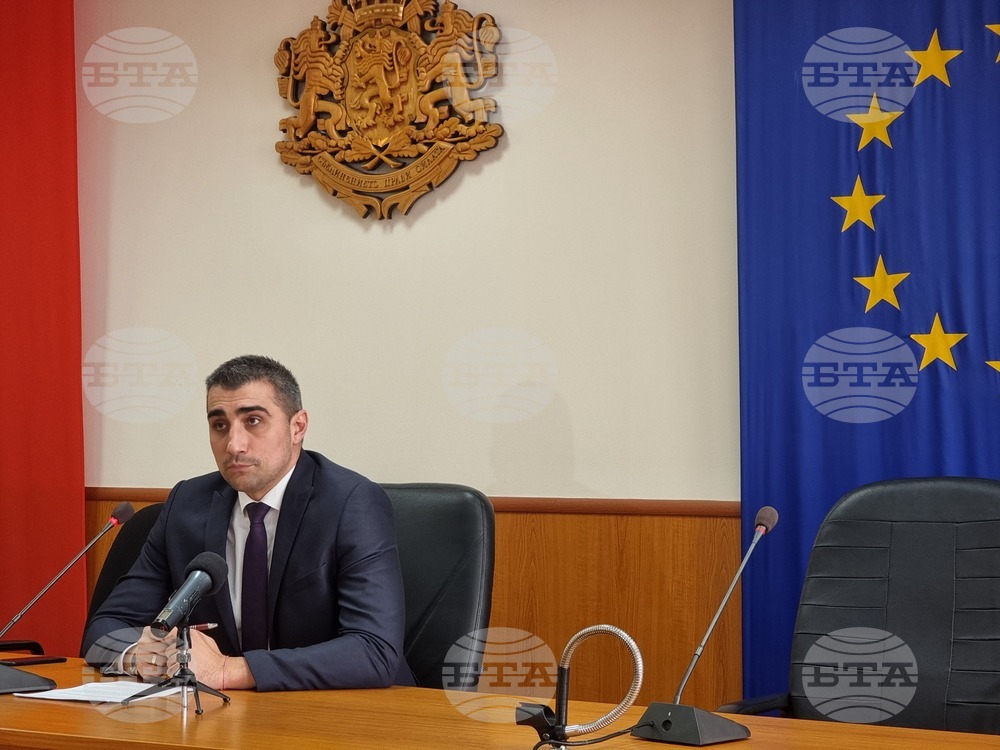 В Пазарджик започна почистване на коритото на река Марица, съобщи кметът Петър Куленски
