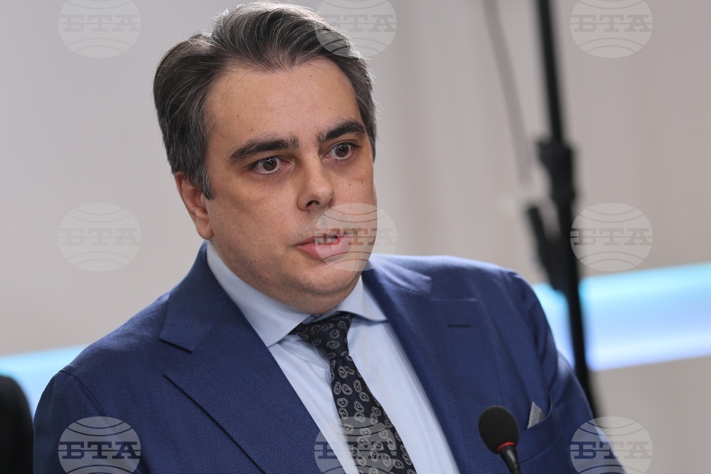 Finance Minister Vassilev Apologizes to Mariya Gabriel as Woman, Not as PM-Designate