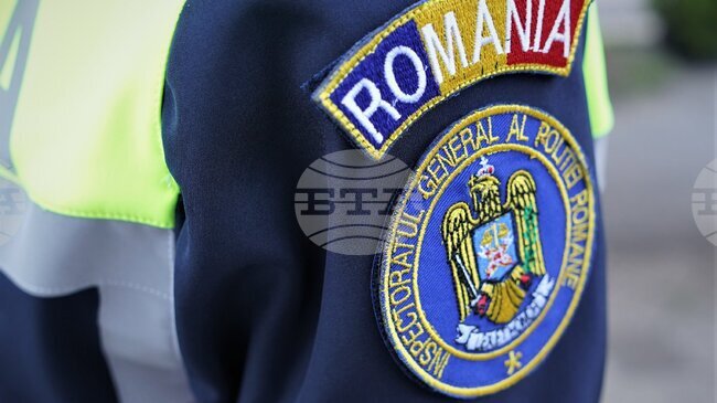 Румънски гранични полицаи иззеха над 66 000 цигари без документи от български автомобил и предполагаеми фалшиви дрехи от турски автобус