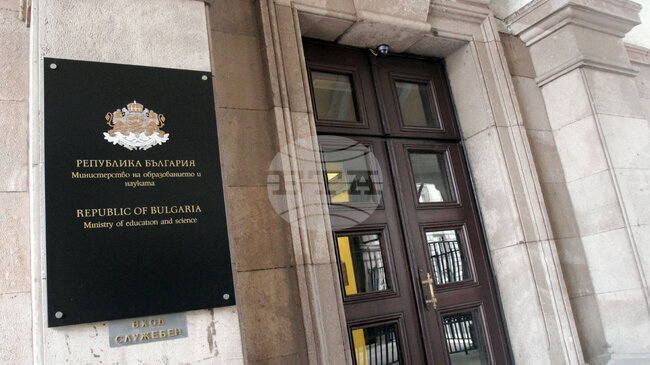 В МОН е постъпила информация, че директорът на 138. СУЗИЕ „Проф. Васил Златарски“ в София е задържан, съобщиха от министерството 