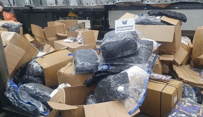 Над 54 000 стоки с лого на защитени марки са задържани при три проверки на товарни автомобила от Турция на „Капитан Андреево“