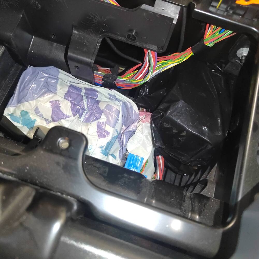 АП – Пловдив: Районна прокуратура – Хасково привлече като обвиняем турски граждани за недекларирана валута в размер на 271 860 лв., открита в товарен автомобил на ГКПП „Капитан Андреево“