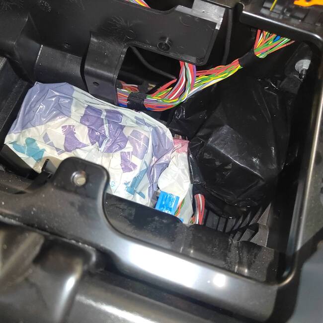 АП – Пловдив: Районна прокуратура – Хасково привлече като обвиняем турски граждани за недекларирана валута в размер на 271 860 лв., открита в товарен автомобил на ГКПП „Капитан Андреево“