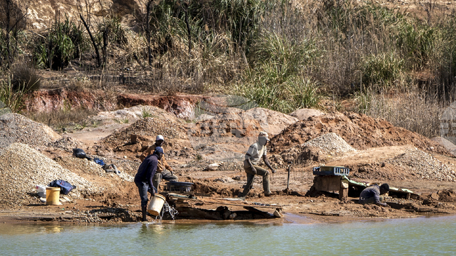 Златна треска обхвана малък южноафрикански град 