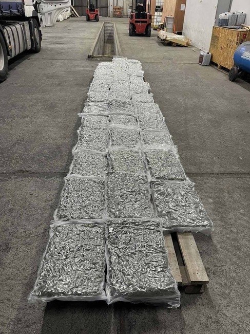 АП Пловдив: Окръжна прокуратура-Стара Загора наблюдава досъдебно производство за държане с цел разпространение на близо 70 кг марихуана, открита в товарен автомобил