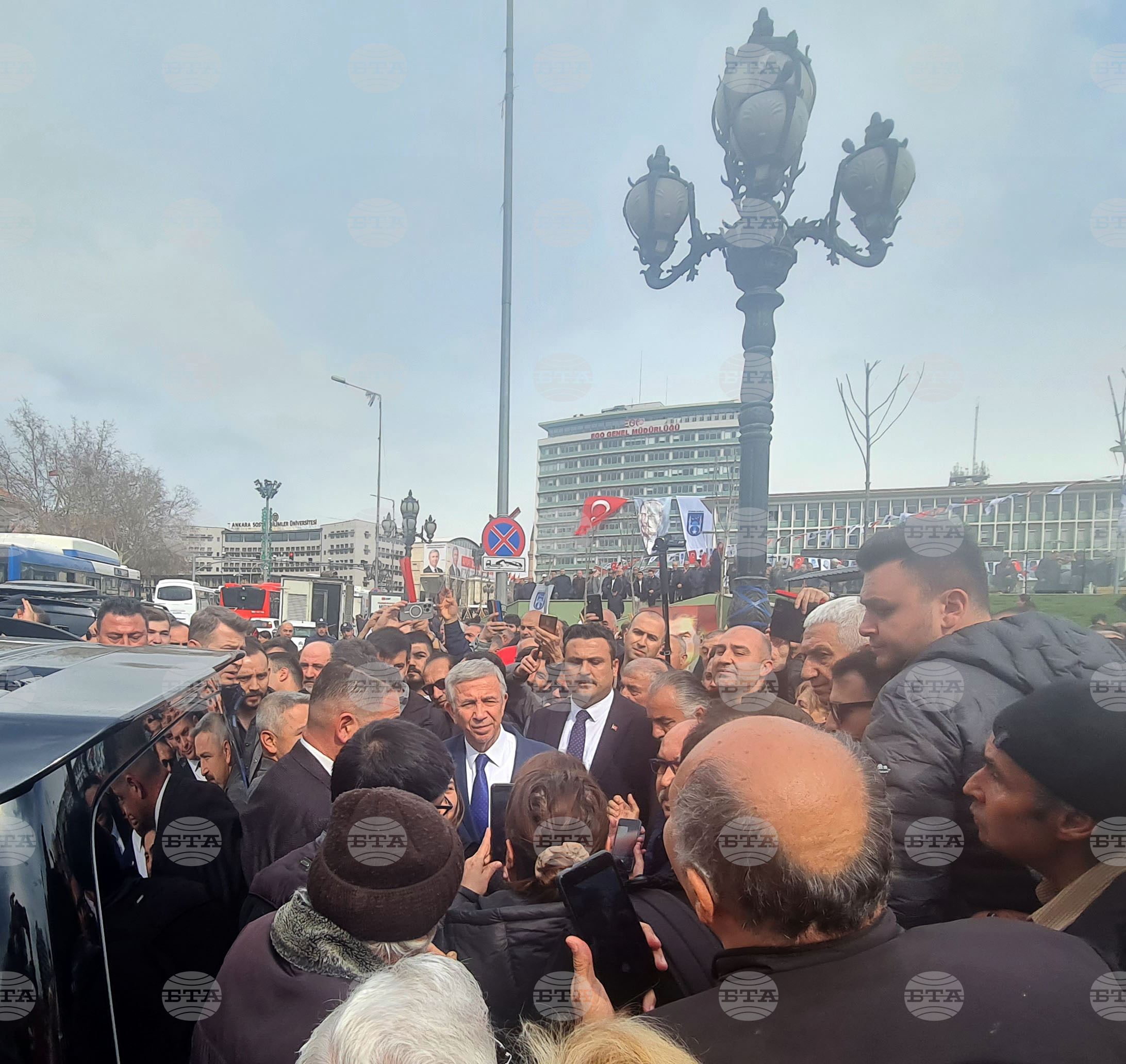 Турция - Кметът на Анкара Мансур Яваш откри днес нов площад в централния квартал Улус