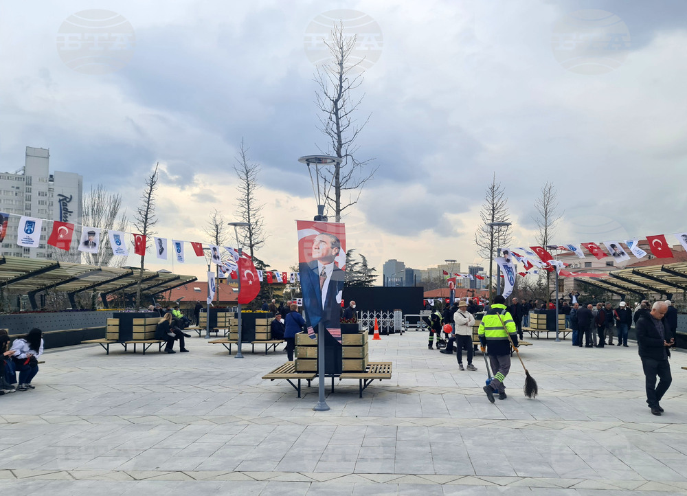 Турция - Кметът на Анкара Мансур Яваш откри днес нов площад в централния квартал Улус