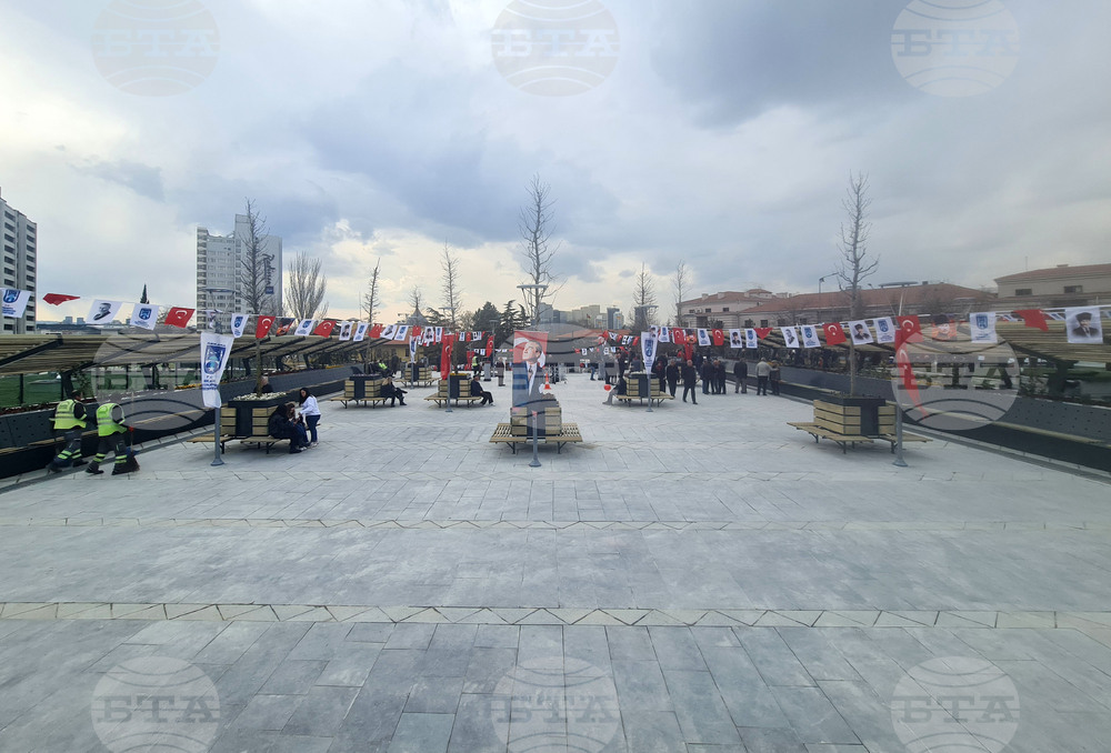 Турция - Кметът на Анкара Мансур Яваш откри днес нов площад в централния квартал Улус