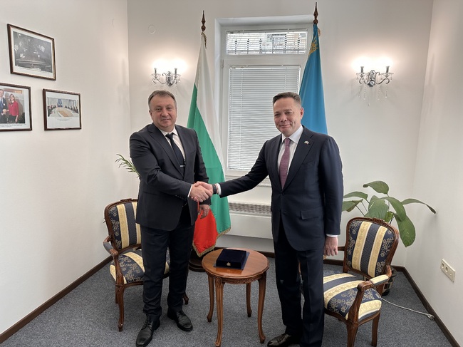 Кметът на Шумен проф. Христо Христов се срещна с посланика на Казахстан Виктор Темирбаев