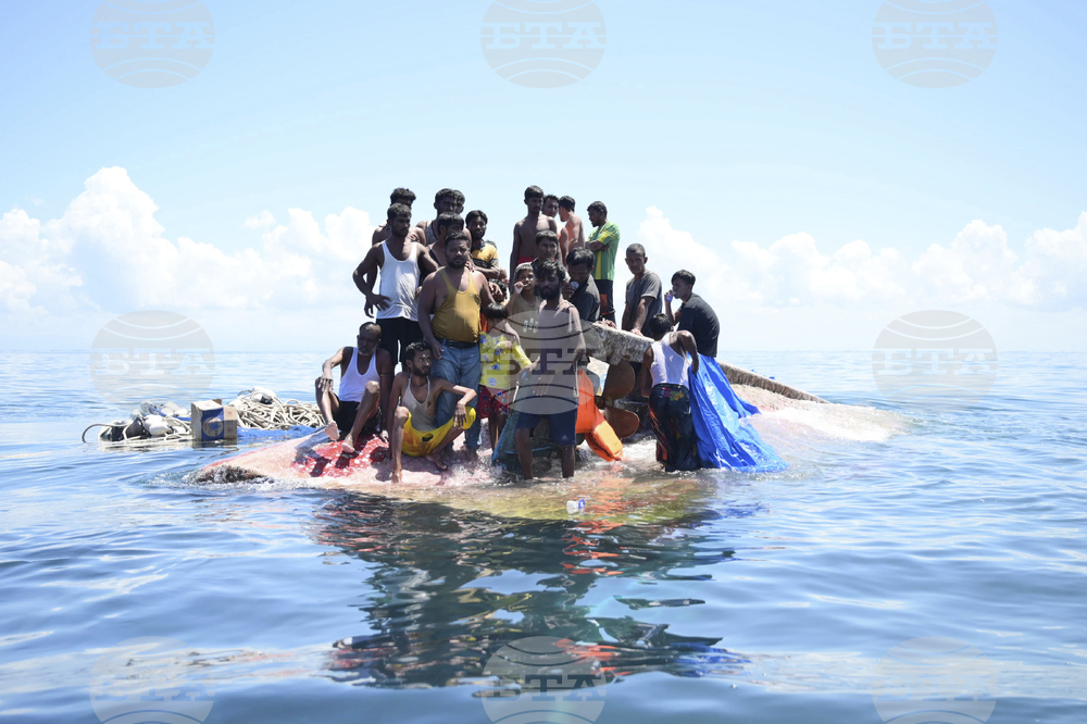 Лодка с мигранти потъна в морето край границата между Малайзия и Тайланд, стотици са в неизвестност