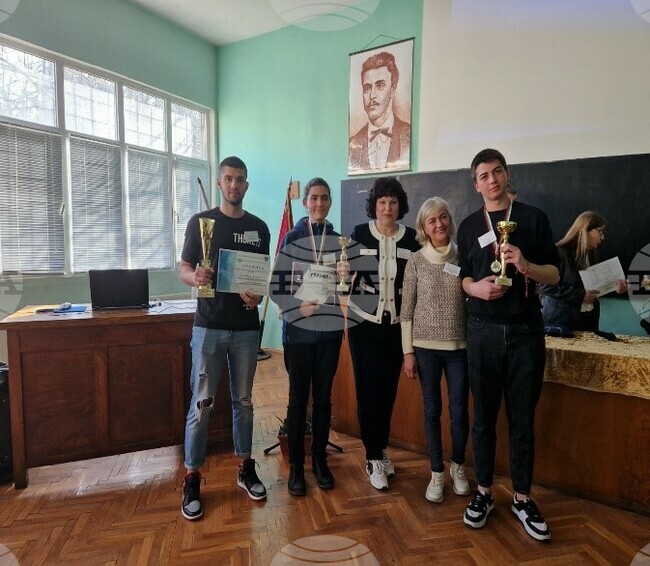 Ученици от професионалната гимназия "Михаил Ломоносов" спечелиха отборно първо място в състезанието "Най-добър техник в машиностроенето"