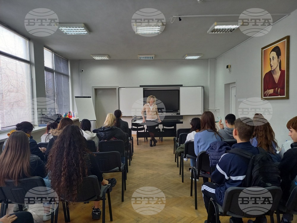 Председателят на Окръжния съд в Добрич разговаря с ученици за гражданското правосъдие