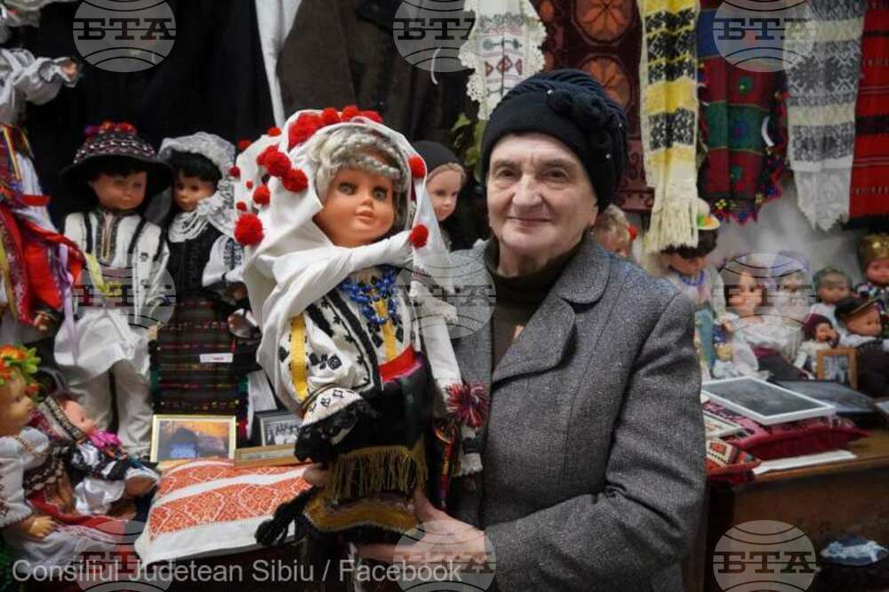 Аджерпрес: Семейство от Сибиу притежава колекция от 300 кукли в носии от долината Хъртибачу