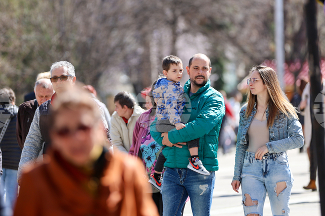 One in Five Bulgarians Believe 2024 Was Better for Them and Their Families - Opinion Poll