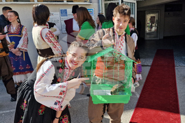 Смолян - абитуриенти - покана учители за бала