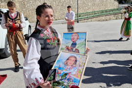 Смолян - абитуриенти - покана учители за бала