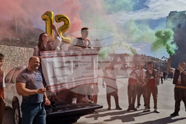 Смолян - абитуриенти - покана учители за бала