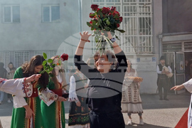 Смолян - абитуриенти - покана учители за бала