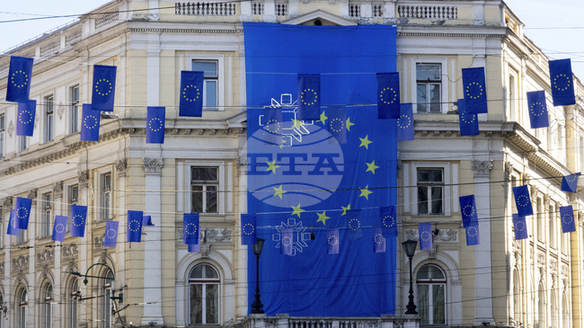 Има реалистични перспективи Босна и Херцеговина да започне преговори с Европейския съюз през декември, оцениха водещи босненски политици