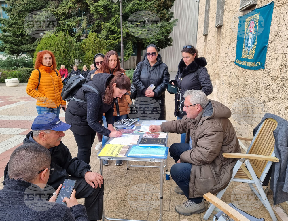 Сливен - владика - свещеник - среща - подкрепа