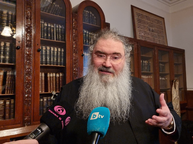 Към момента няма утвърдена листа с кандидати за Сливенски митрополит, каза Варненският и Великопреславски митрополит Йоан
