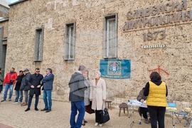 Сливен - владика - свещеник - среща - подкрепа