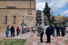 Сливен - владика - свещеник - среща - подкрепа