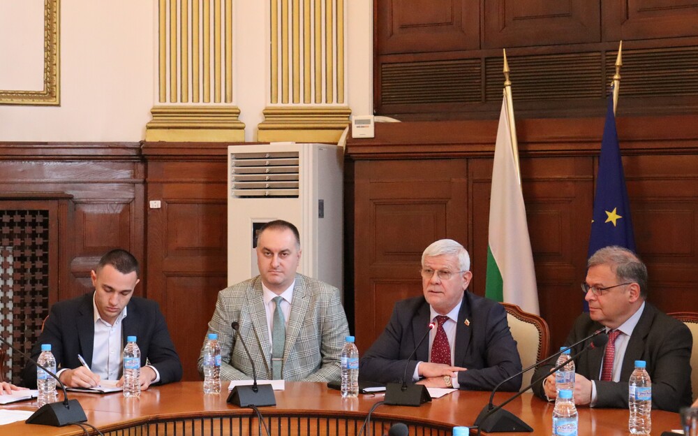 Министрите Кирил Вътев и Юлиян Попов обсъдиха с животновъди пашуването в националните паркове