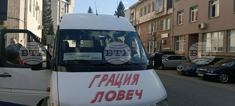 В Ловешко ученици нападнаха възрастен мъж след забележка, че вдигат шум в пътнически микробус