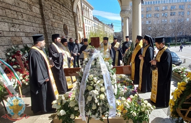Панихида за девет дни от кончината на патриарх Неофит бе отслужена в митрополитския храм "Св. великомъченица Марина"