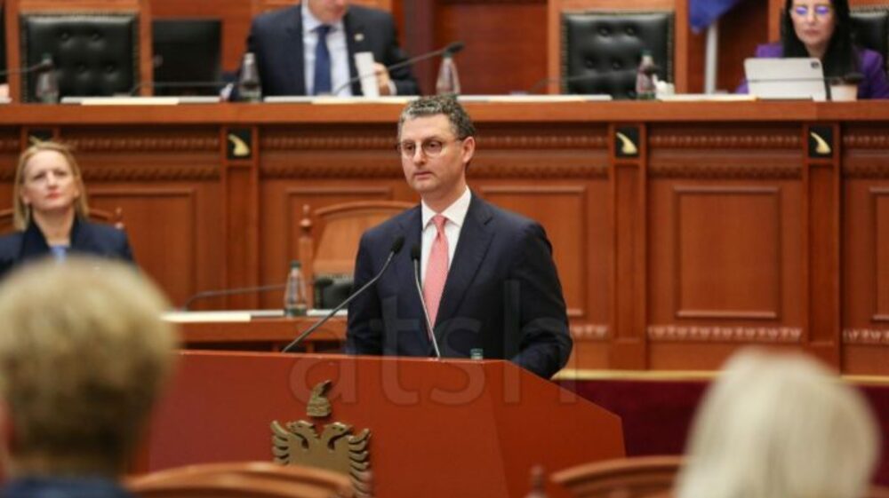 АТА: През тази година Албания ще увеличи заплатите на работещите в обществения сектор