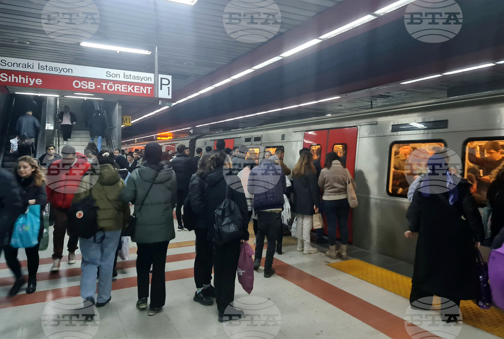 Повреда на метровлак в Анкара затрудни движението на метрото