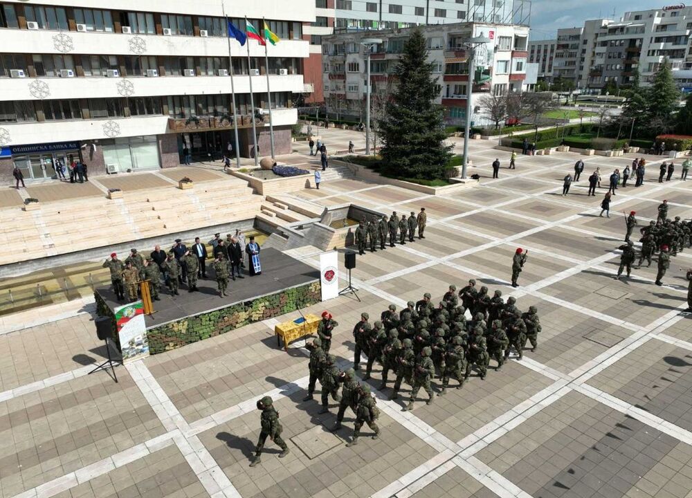 Министерство на отбраната: С тържествена церемония контингент от Въоръжените сили бе изпратен за участие в Стабилизиращите сили на НАТО в Косово