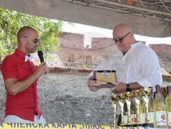 Шестото издание на ретро парад  „Vintage Vehicles Vidin“  събра във Видин стотици почитатели на стари автомобили   снимка: Община Видин