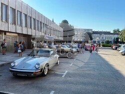 Шестото издание на ретро парад  „Vintage Vehicles Vidin“  събра във Видин стотици почитатели на стари автомобили   снимка: Община Видин