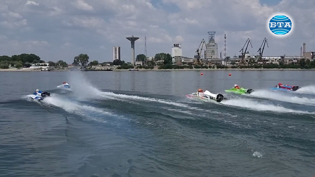 В Никопол се провежда кръг от националния шампионат по водомоторен спорт и Джет ски събор