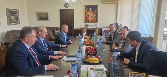 Община Шумен: Кметът проф. Христо Христов и заместник-кметовете Николай Колев и Светослава Хайнова участваха в среща на кметове от Североизточна България