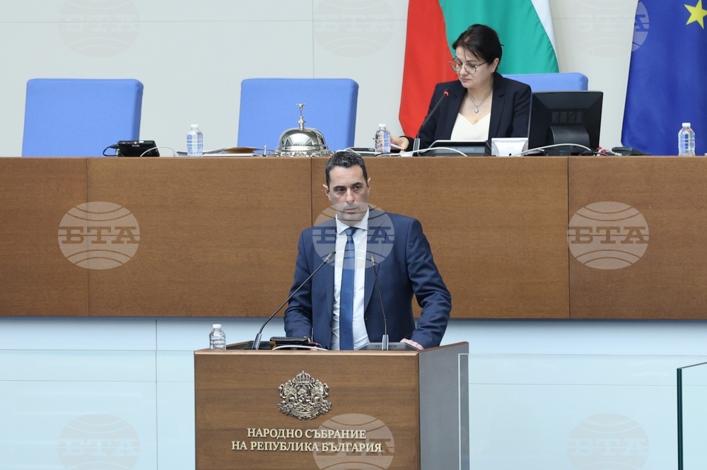 Сигурността във влаковете се обезпечава от службите по опазване на обществения ред на МВР, заяви Георги Гвоздейков