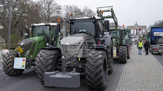 Фермери в Германия протестират срещу ниските цени на маслото и млечните продукти 