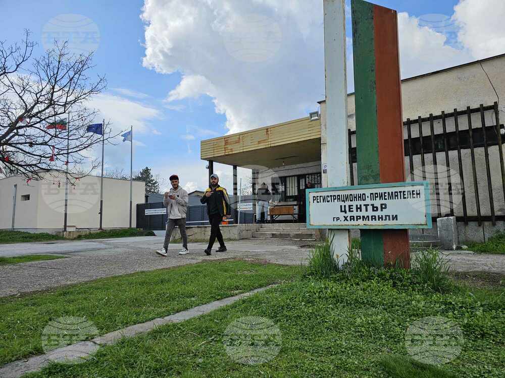 Мигранти са евакуирани при пожар в центъра за бежанци в Харманли