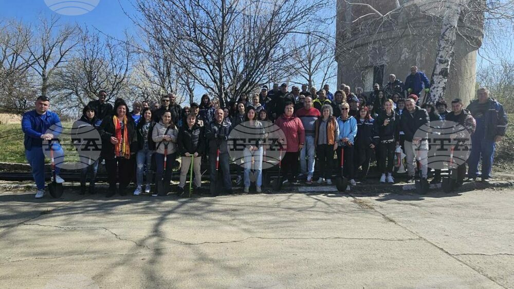 Екипът на "ВиК" Перник засади 200 дръвчета от различни видове по повод Световния ден на водата