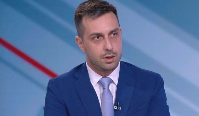 Деян Николов: Украинското знаме се вее незаконно от сградата на Столична община и в противовес с международното право