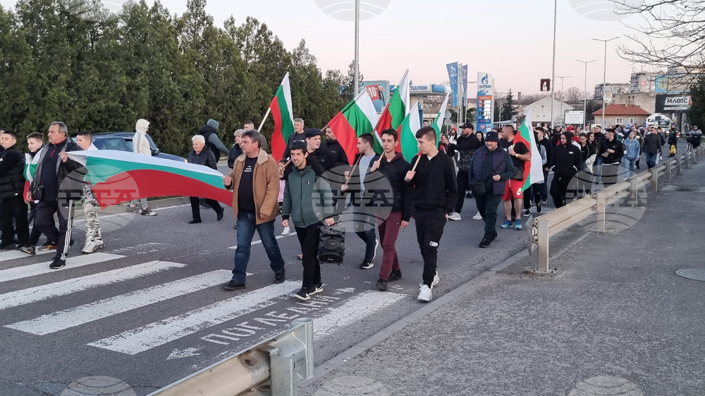 Protesters Demand Closure of Registration Centre for Migrants in Harmanli