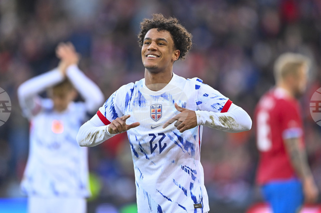 Борусия Дортмунд е сред основните кандидати за трансфер на Оскар Боб от Сити