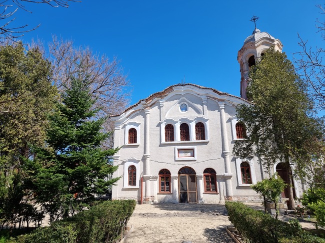 Седма година доброволци опитват да спасят от разруха най-стария храм в Ямбол „Св. Троица“