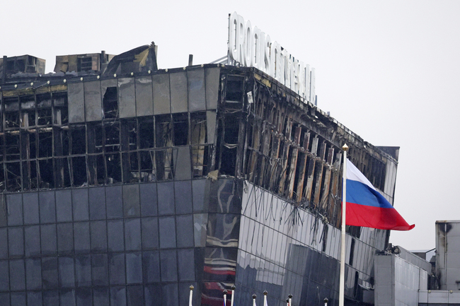 Руската ФСС е докладвала на Путин за 11 задържани след нападението на концерт в покрайнините на Москва