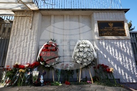 Руско посолство - цветя