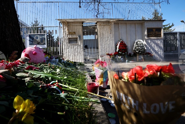 Руско посолство - цветя